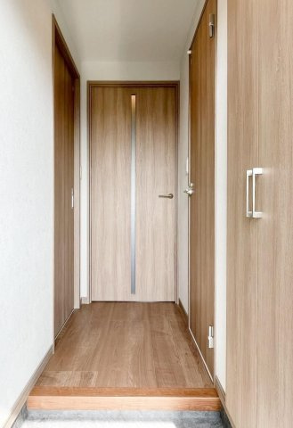 福岡市博多区井相田３丁目の賃貸マンションの玄関