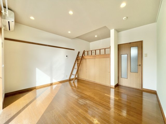 ヴィラ・SSの洋室