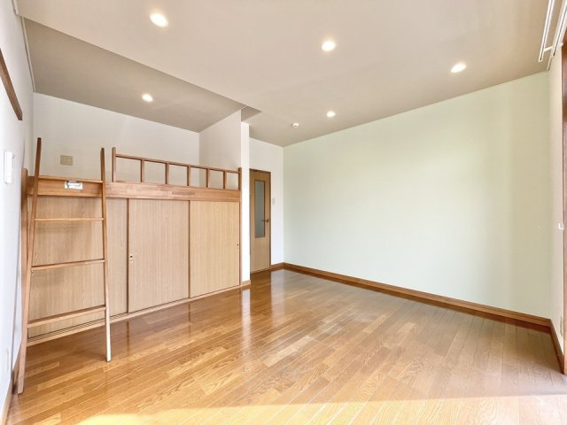 ヴィラ・SSの洋室