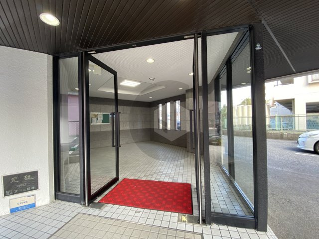 ルミエール織田のエントランス