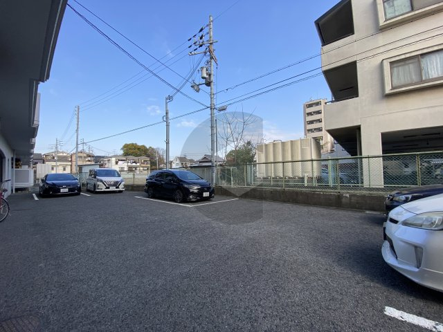ルミエール織田の駐車場