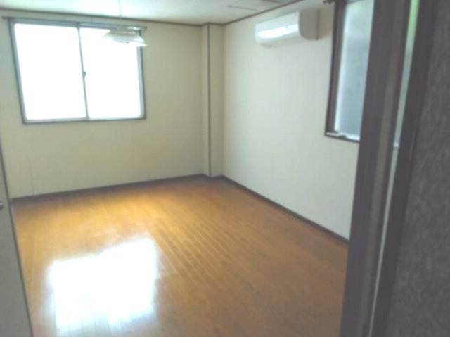 内田ビルの寝室