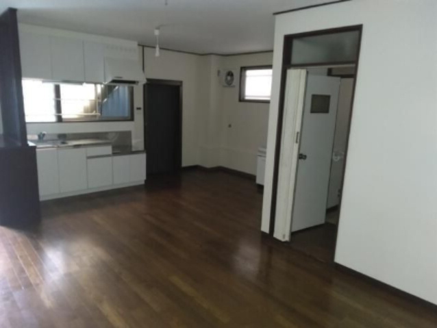 内田ビルの居間・リビング