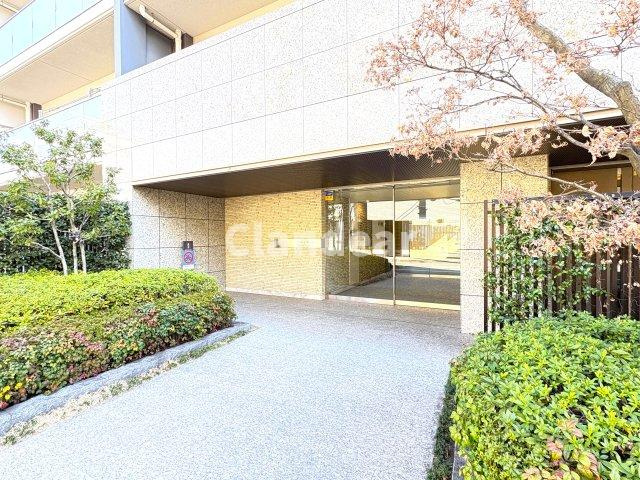 イニシア墨田押上のエントランス|ドキドキの新生活も、安心してスタート。ぴったりの住まいを見つけませんか？クランディアが一緒に住まい選びをサポートします‼　まずは、お気軽にお問合せください　＃クランディア