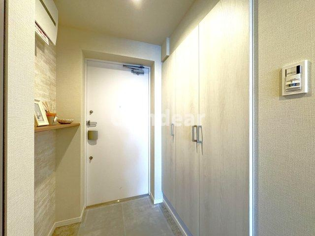 イニシア墨田押上の玄関|ドキドキの新生活も、安心してスタート。ぴったりの住まいを見つけませんか？クランディアが一緒に住まい選びをサポートします‼　まずは、お気軽にお問合せください　＃クランディア