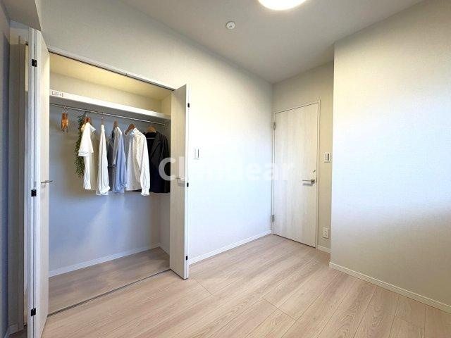 イニシア墨田押上の洋室|ドキドキの新生活も、安心してスタート。ぴったりの住まいを見つけませんか？クランディアが一緒に住まい選びをサポートします‼　まずは、お気軽にお問合せください　＃クランディア