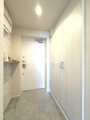 イニシア墨田押上の玄関|ドキドキの新生活も、安心してスタート。ぴったりの住まいを見つけませんか？クランディアが一緒に住まい選びをサポートします‼　まずは、お気軽にお問合せください　＃クランディア