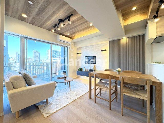 イニシア墨田押上の居間・リビング|ドキドキの新生活も、安心してスタート。ぴったりの住まいを見つけませんか？クランディアが一緒に住まい選びをサポートします‼　まずは、お気軽にお問合せください　＃クランディア