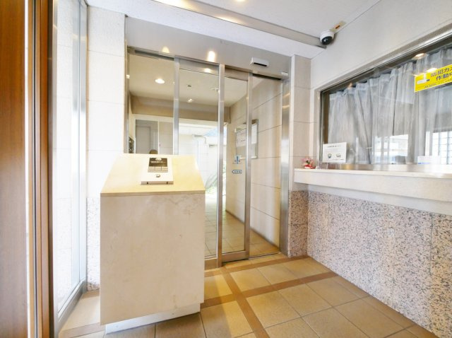 セザール平和台ガーデンのエントランス|安心のオートロックシステム付です
管理体制も良好で共有部分も綺麗にされております