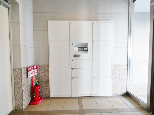 セザール平和台ガーデンの設備|エントランスにはお留守の時に便利な宅配ボックスが完備されております
