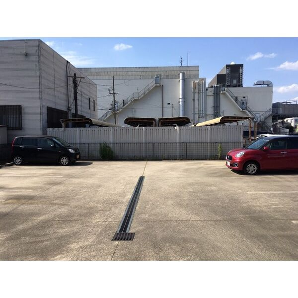 サンロード共和の駐車場