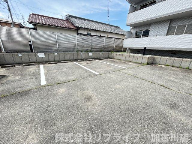グレース蓮池の駐車場