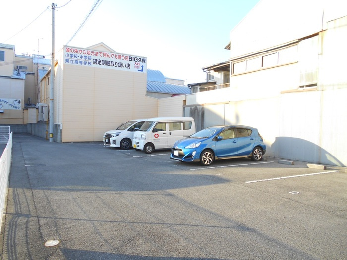 グリーンコートの駐車場