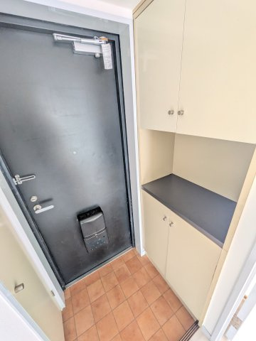 第２アベコーマンションの玄関