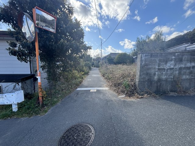 防府市岡村町　売土地の前面道路含む現地写真