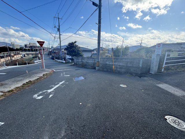防府市岡村町　売土地の前面道路含む現地写真