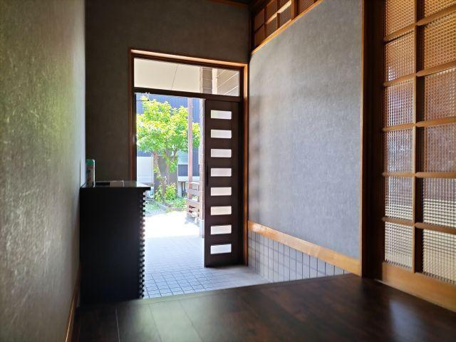 高知市新本町2丁目　中古戸建ての玄関