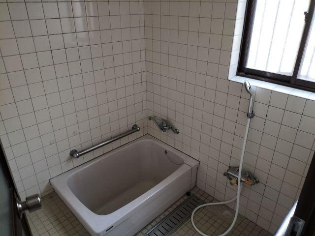 高知市新本町2丁目　中古戸建ての浴室