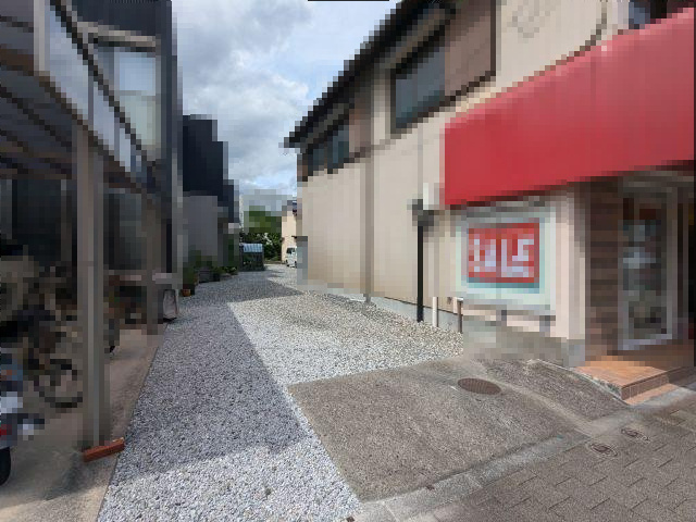 高知市新本町2丁目　中古戸建ての前面道路含む現地写真