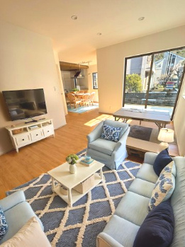 新築戸建　沼津市本郷町１期　全１棟の居間・リビング|19.7帖のリビング！AI家具設置例となります。