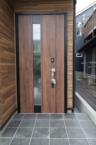 《仲介手数料無料》南区文蔵５丁目8-1新築一戸建てサニータウンの玄関