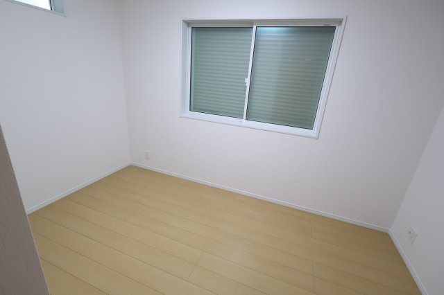 《仲介手数料無料》南区文蔵５丁目8-1新築一戸建てサニータウンの洋室|1階 5.5帖 サービスルーム扱い
