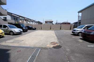 【駐車場】 | ロイヤルフラッツ唐崎