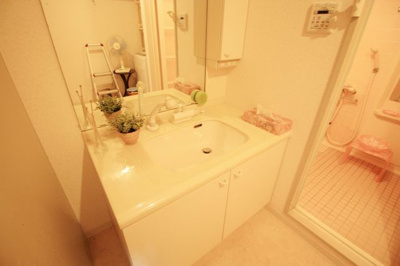 【独立洗面台】 | ロイヤルフラッツ唐崎