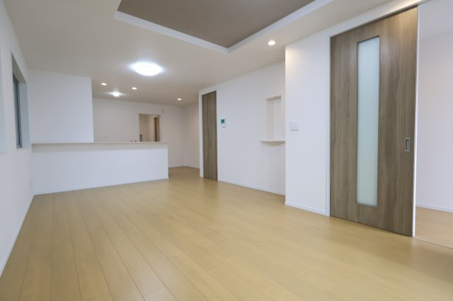 《仲介手数料無料》南区文蔵５丁目8-1新築一戸建てサニータウンの居間・リビング