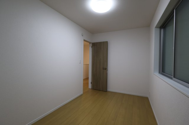 《仲介手数料無料》南区文蔵５丁目8-1新築一戸建てサニータウンの洋室|2階 サービスルーム扱い 5帖