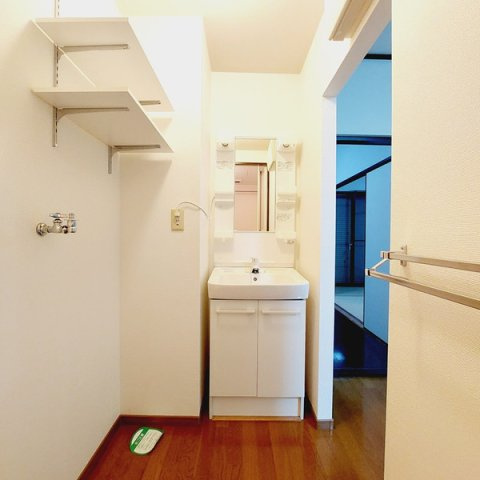 さいたま市浦和区元町２丁目のハイツの独立洗面台