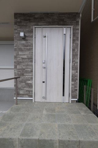 《仲介手数料無料》南区文蔵５丁目8-1新築一戸建てサニータウンの玄関