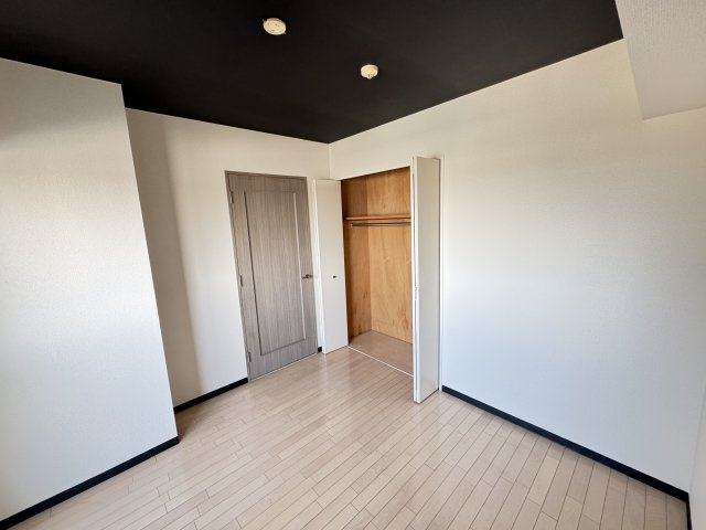 INSURANCE BLDG.Vのその他