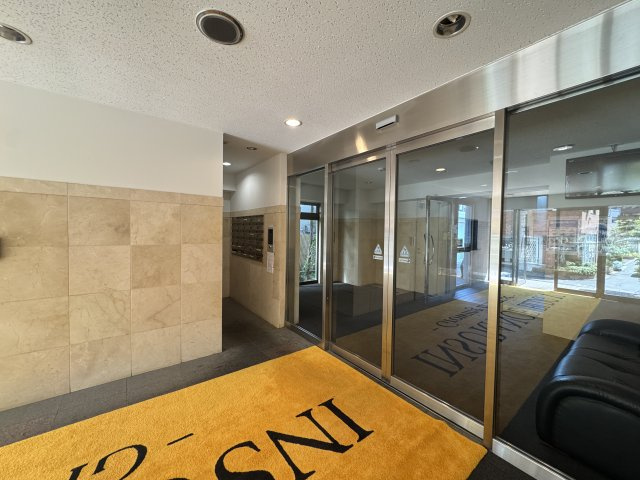INSURANCE BLDG.Vのエントランス