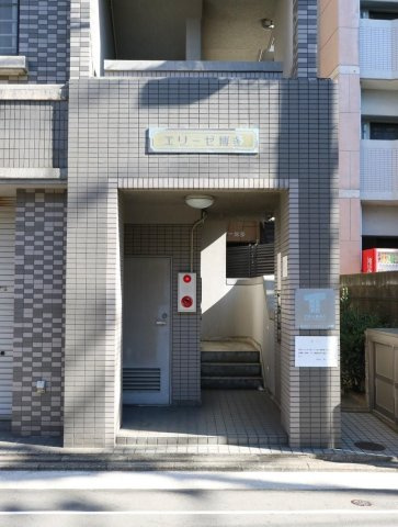 福岡市博多区住吉３丁目の賃貸マンションのエントランス