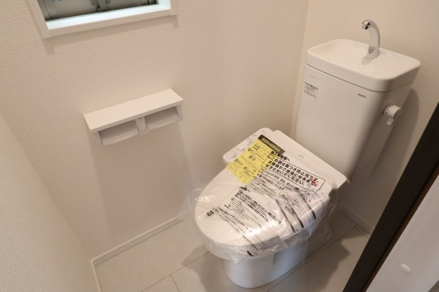 《仲介手数料無料》南区文蔵５丁目8-1新築一戸建てサニータウンのトイレ|2階