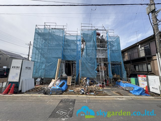 茅ヶ崎市高田3期　新築戸建　全4棟1号棟の前面道路含む現地写真|2026年2月27日撮影（建築中）