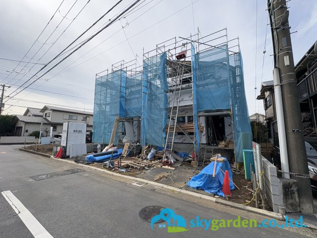 茅ヶ崎市高田3期　新築戸建　全4棟1号棟の前面道路含む現地写真|2026年2月27日撮影（建築中）