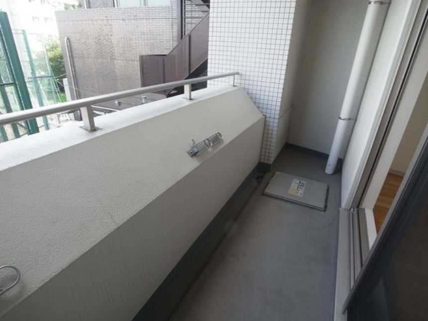 プラウドフラット三軒茶屋　南西角部屋　三軒茶屋エリア　オートロックのバルコニー