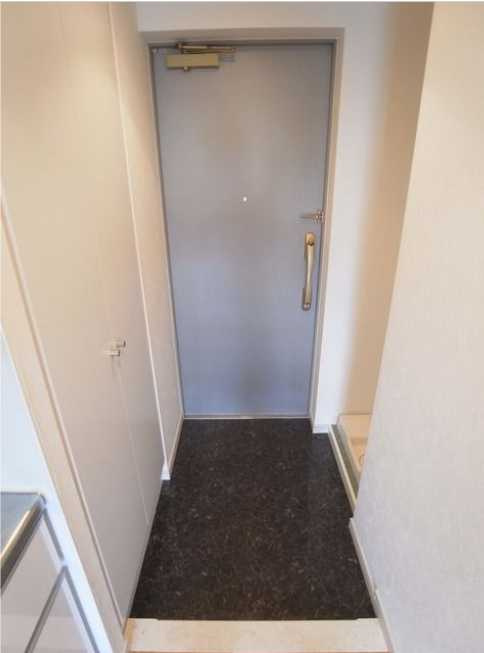 プラウドフラット三軒茶屋　南西角部屋　三軒茶屋エリア　オートロックの玄関