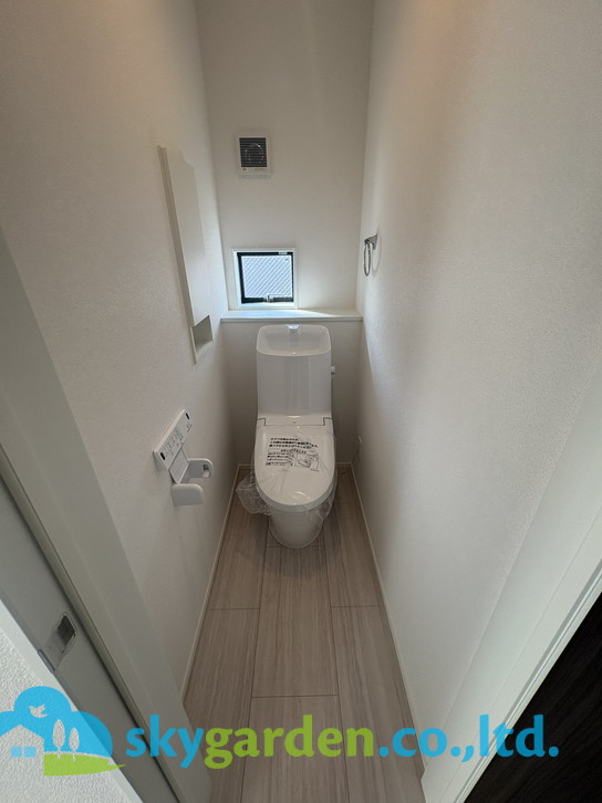 茅ヶ崎市浜之郷7期　新築戸建1棟のトイレ|清潔感のあるトイレです