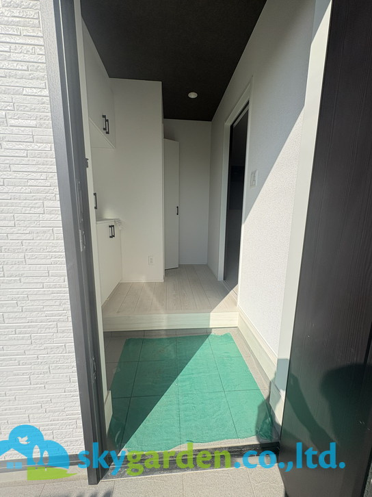 茅ヶ崎市浜之郷7期　新築戸建1棟の玄関|落ち着いた玄関です