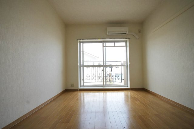 アッシュ宝塚（女性専用マンション）の居間・リビング|※同建物の類似写真となります。リビングです