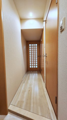エスティメゾン神田の玄関