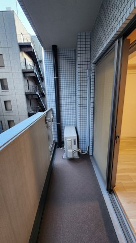 エスティメゾン神田のバルコニー