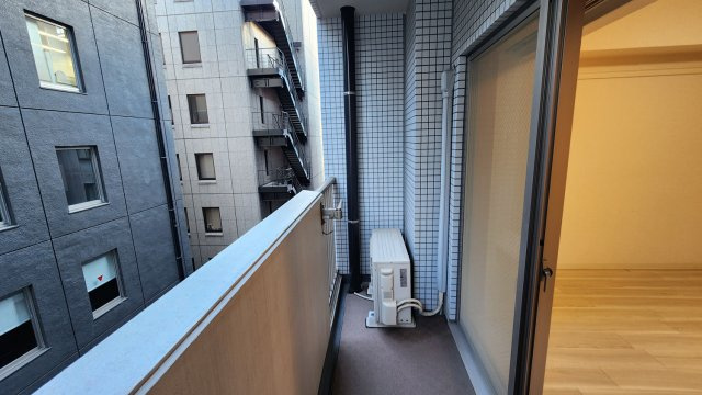 エスティメゾン神田のバルコニー