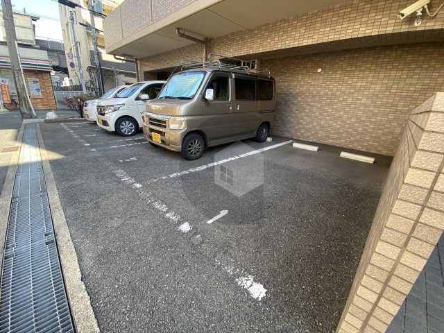 サンピリア小阪の駐車場
