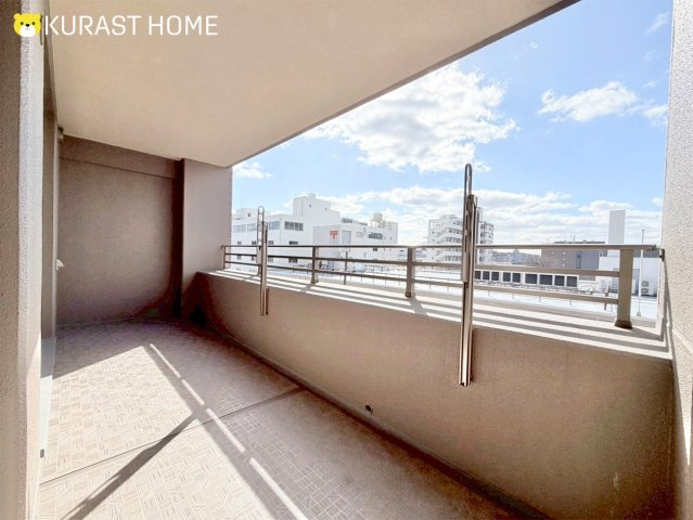 サーパスシティ西院日照町　5階のバルコニー