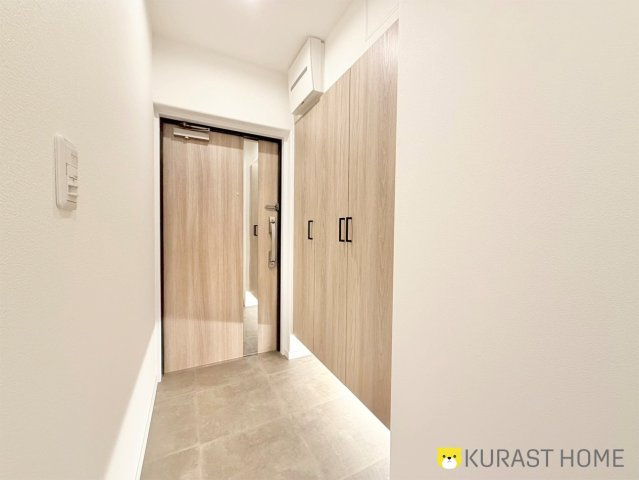 サーパスシティ西院日照町　5階の玄関