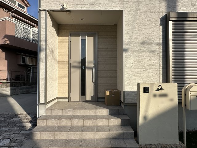 神戸市西区玉津町水谷戸建の玄関